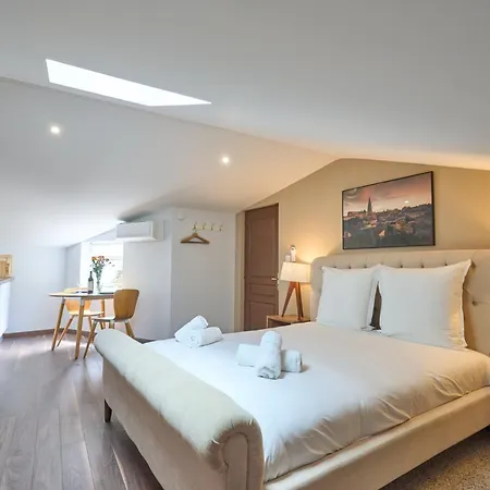 De La Cadene Apartment *