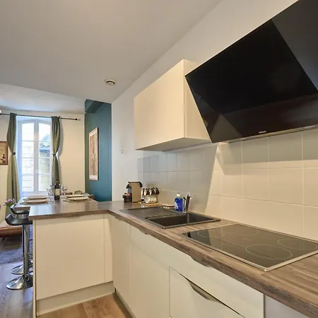 De La Cadene Apartment