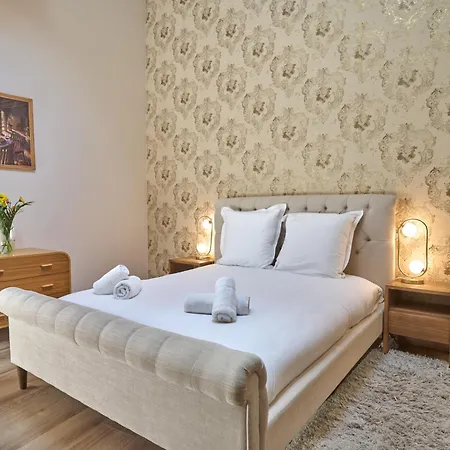 De La Cadene Apartment