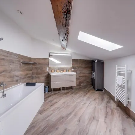 De La Cadene Apartment *