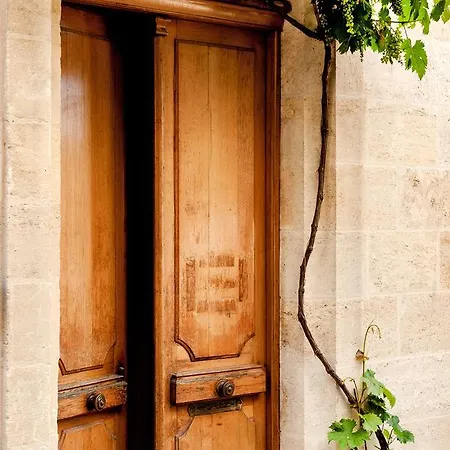 De La Cadene Apartment